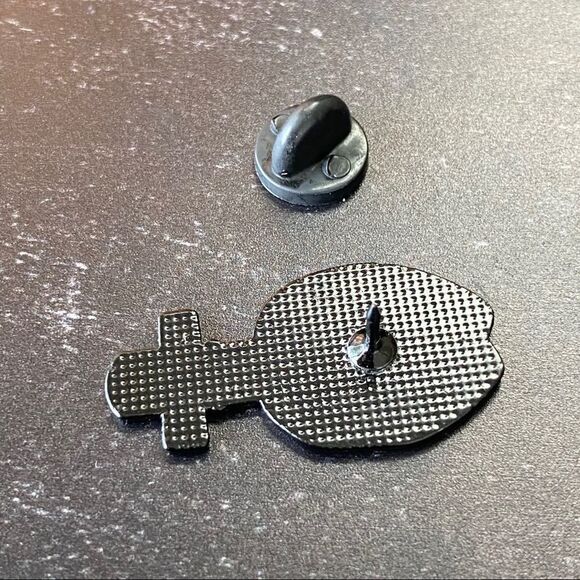 Lipstick War Paint Enamel Pin/ Brooch Lapel - Picture 5 of 6